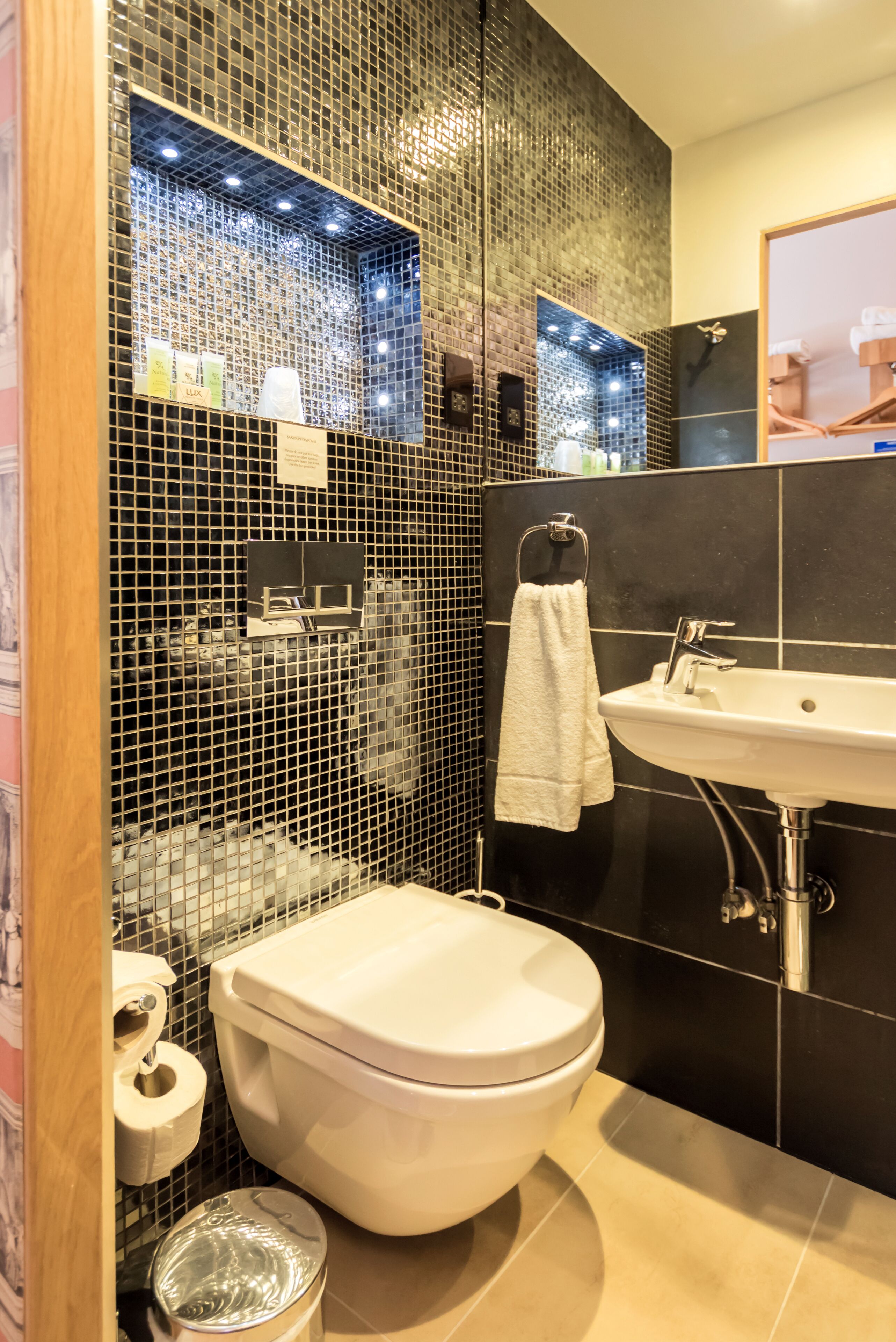 double room | bathroom | shower, free toiletries, hair dryer, towels