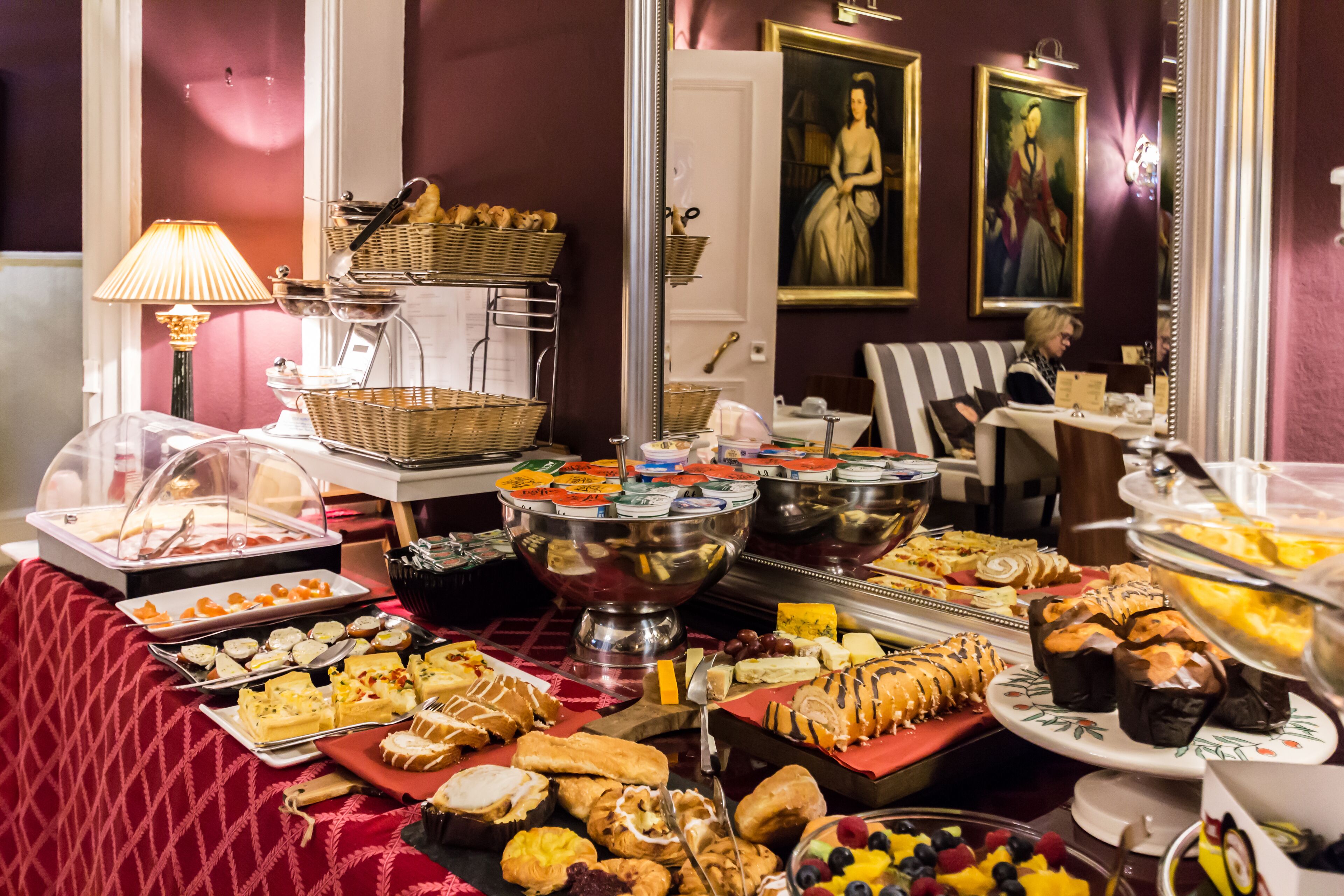 Daily English breakfast (GBP 15 per person)