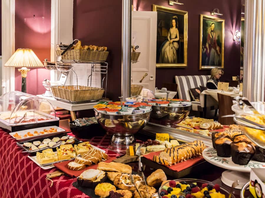 Colazione all'inglese, servita tutte le mattine (19 GBP a persona)