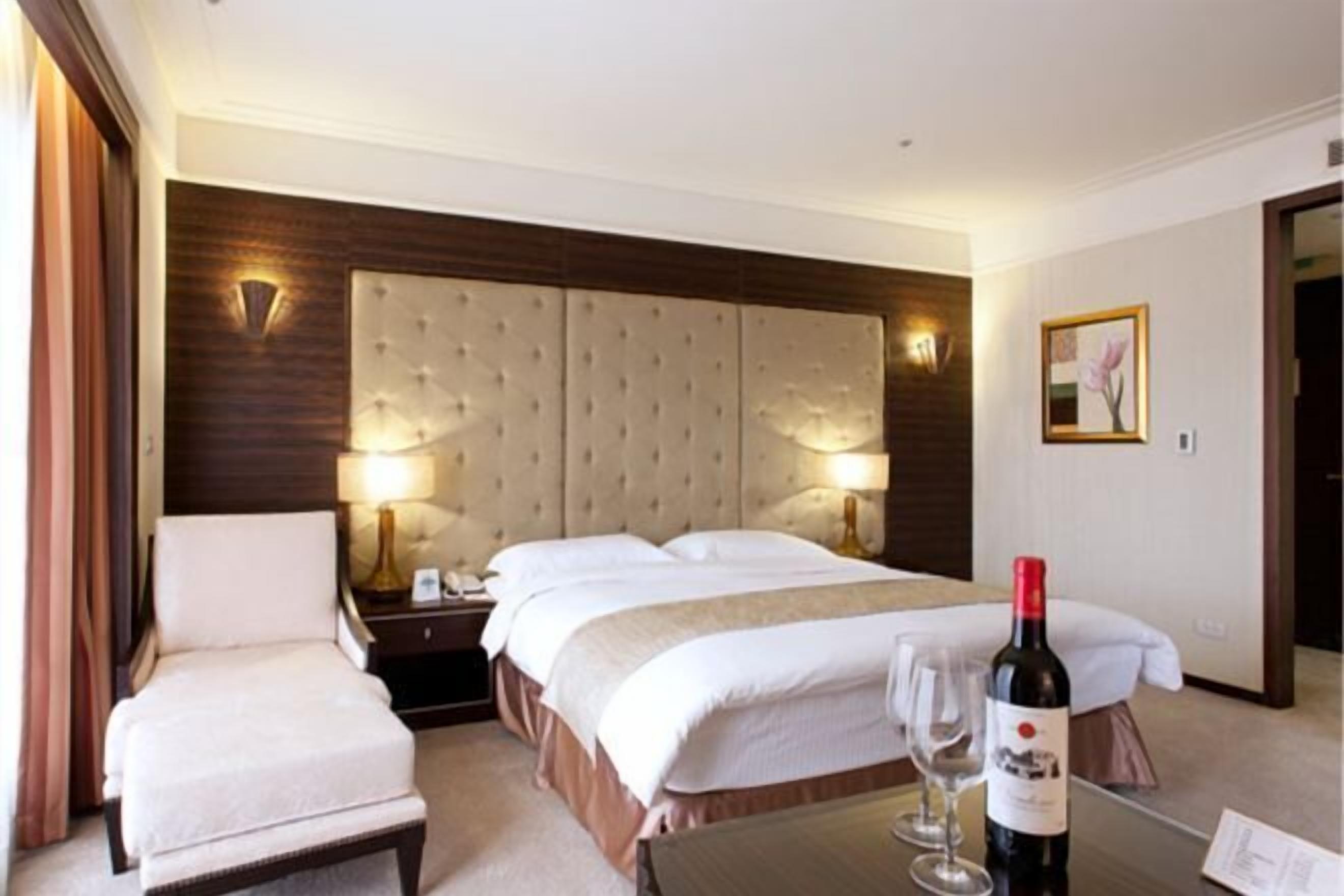 In-room safe, desk, iron/ironing board, free WiFi