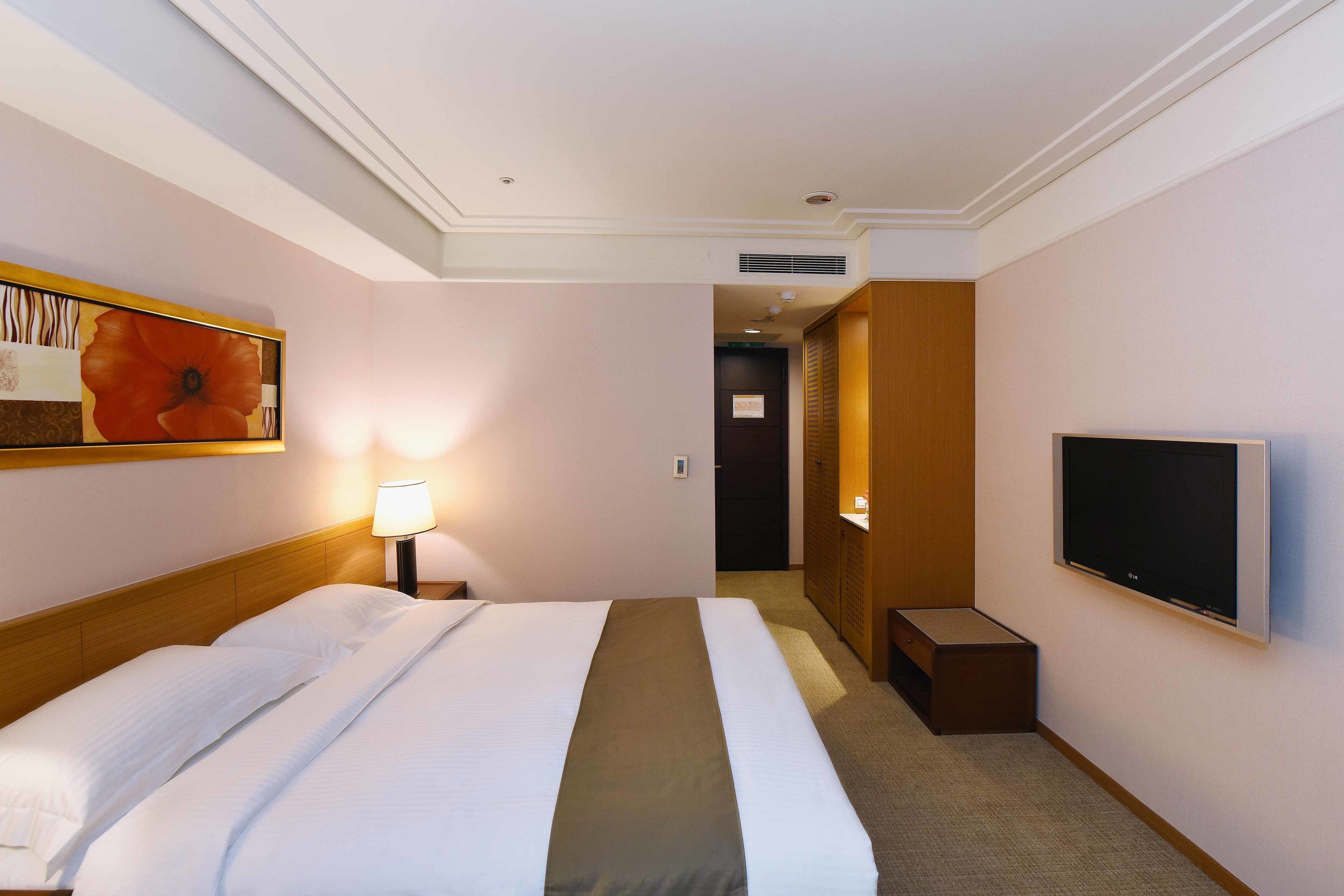 superior double room | in-room safe, desk, iron/ironing board, free wifi