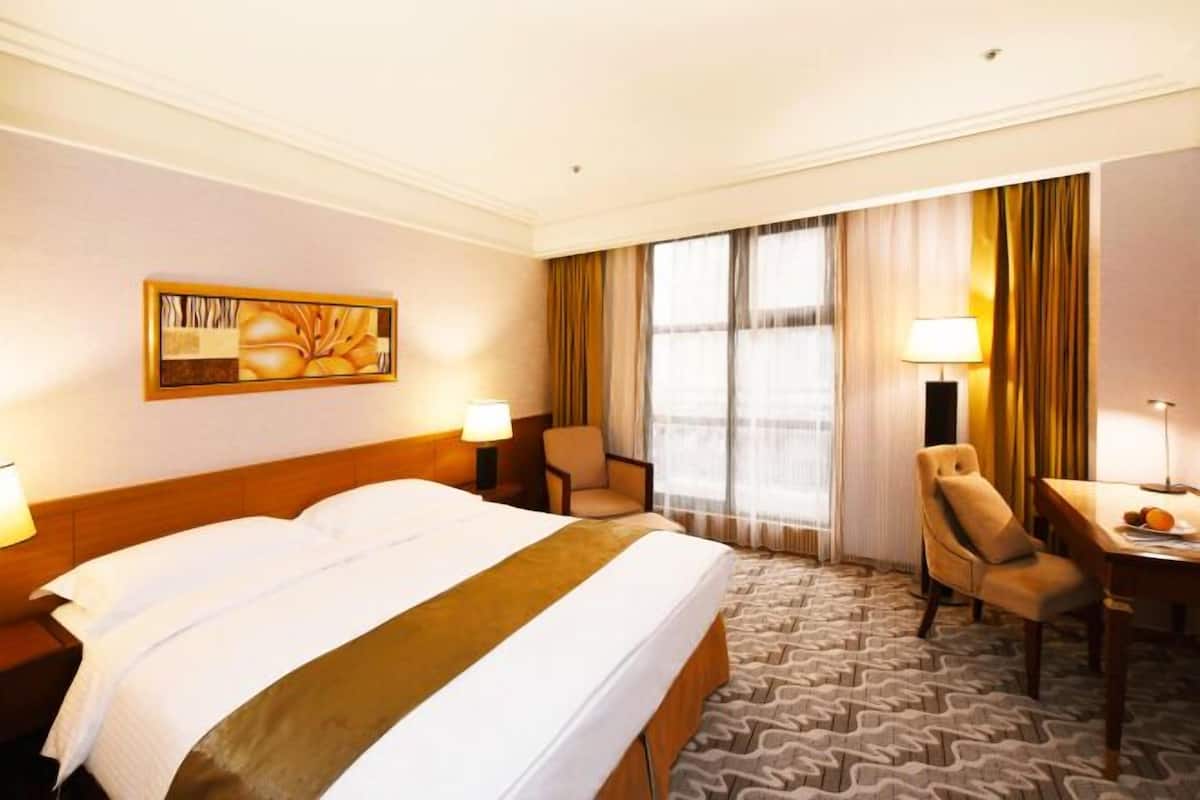 Coffres-forts dans les chambres, bureau, fer et planche à repasser