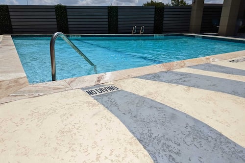 Piscina a l'aire lliure de temporada