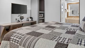 Standard Room, 1 King Bed | Desk, iron/ironing board, free WiFi, bed sheets