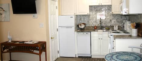 Studio Cottage #1833 | Private kitchen | Fridge, microwave, oven, stovetop