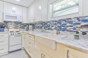 Private kitchen - Pirate's Pointe Resort (Ruskin)