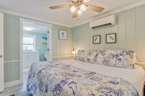 Premium bedding, individually decorated, individually furnished - Pirate's Pointe Resort (Ruskin)