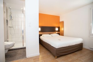 Habitació estàndard, 1 llit doble | 1 dormitori, escriptori i espai de treball apte per a portàtils