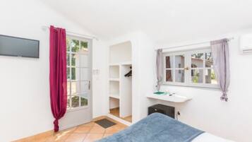 Standaard tweepersoonskamer | Luxe beddengoed, een minibar, een bureau, geluiddichte muren