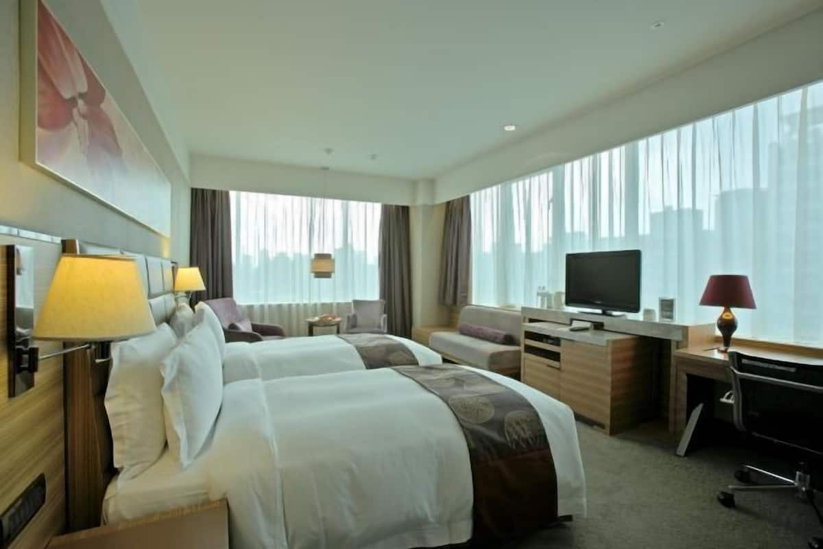 Premium bedding, in-room safe, desk, blackout curtains