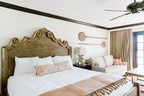 Egyptian cotton sheets, premium bedding, pillow-top beds, in-room safe - Hillside Boutique Hotel (Castroville)