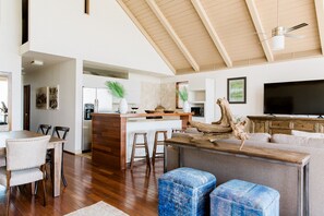 Smart TV, Netflix - Hillside Boutique Hotel (Castroville)