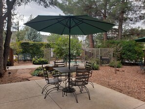 Outdoor dining - Baby Quail Inn (Sedona)