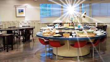 Daily buffet breakfast (JPY 1000 per person)