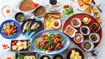 Daily buffet breakfast (JPY 1000 per person)