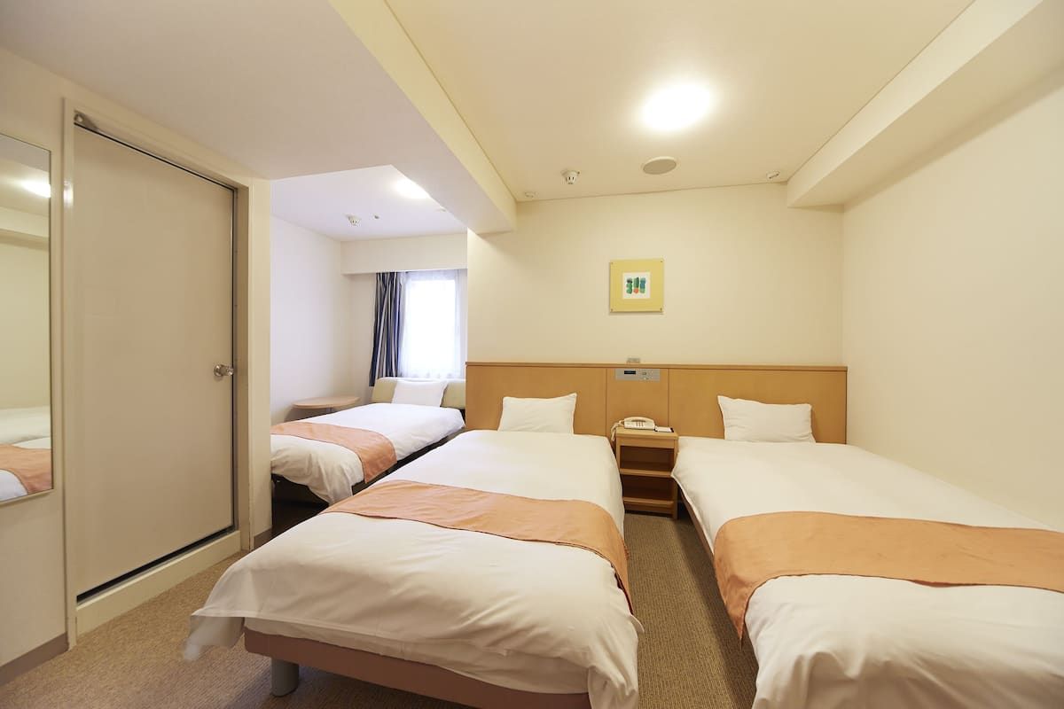 Desk, free WiFi, bed sheets