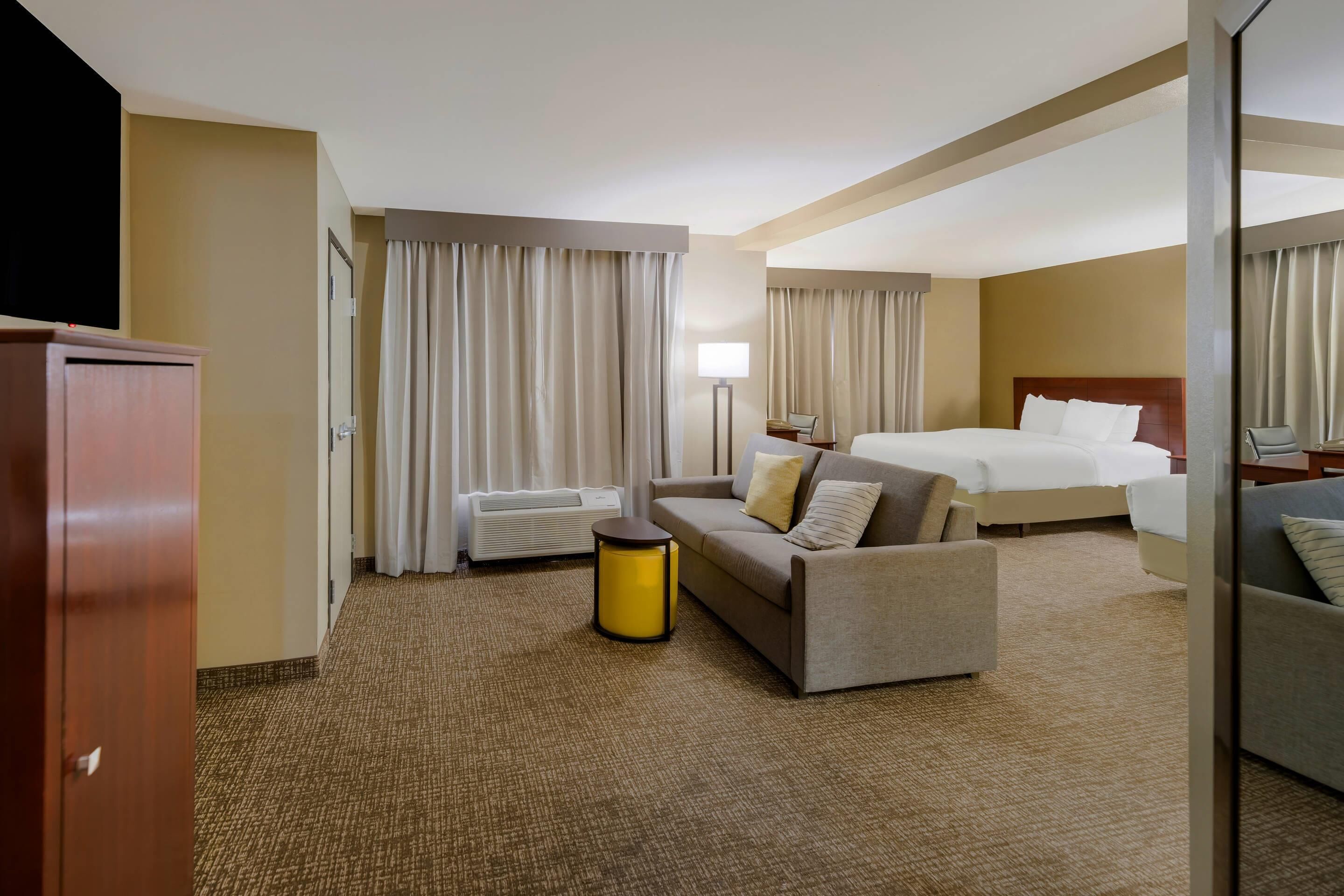 Suite, Multiple Beds, Accessible, Non Smoking | Desk, iron/ironing board, free cots/infant beds, free WiFi