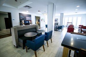 Free buffet breakfast - Holiday Inn Express Hotel & Suites, a Baton Rouge-Port Allen by IHG (Port Allen)