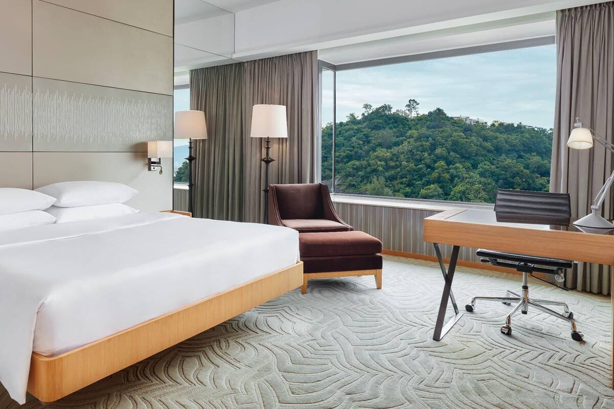 Premium bedding, minibar, in-room safe, desk