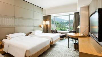 Premium bedding, minibar, in-room safe, desk