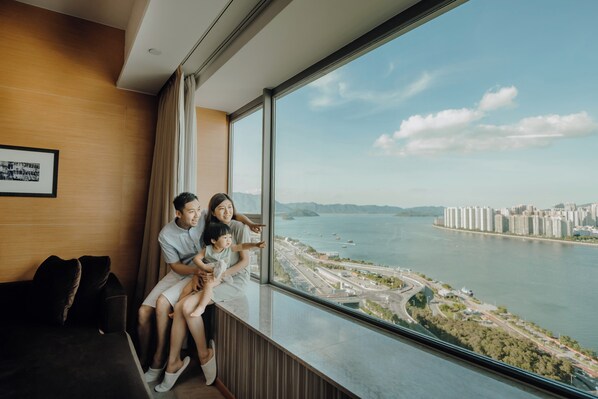 Executive Room, 1 Bedroom, Harbor View | Premium bedding, minibar, in-room safe, desk - Hyatt Regency Hong Kong, Sha Tin (Sha Tin)