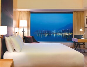 Premium bedding, minibar, in-room safe, desk - Hyatt Regency Hong Kong, Sha Tin (Sha Tin)