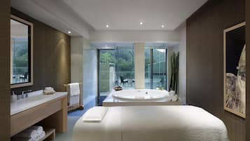 Hydrotherapie, Aromatherapie, Ganzkörperwickelbehandlung, Körperpeelings