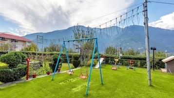 Children’s play area – outdoor