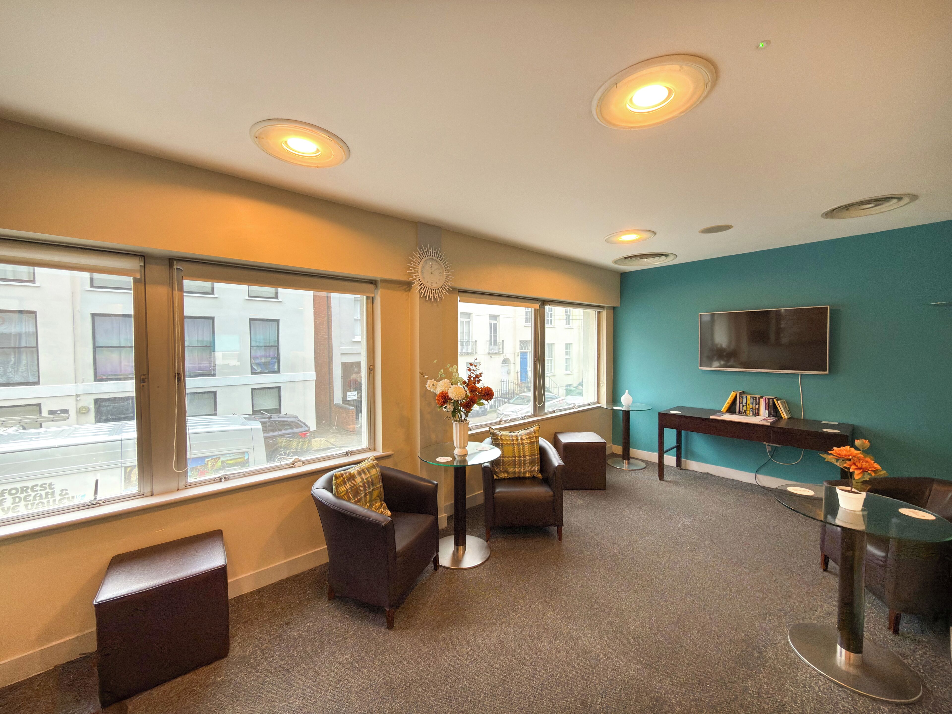 Lobby-lounge