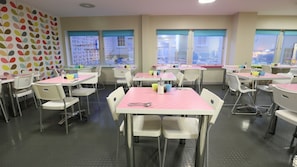 Päivittäinen mannermainen aamiainen maksusta