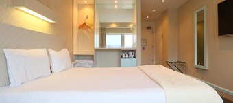 切爾騰罕希魯斯酒店 - 羅盤招待酒店