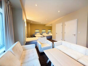 Quadruple Room | In-room safe, desk, blackout drapes, iron/ironing board - Citrus Hotel Cheltenham by Compass Hospitality (Cheltenham)