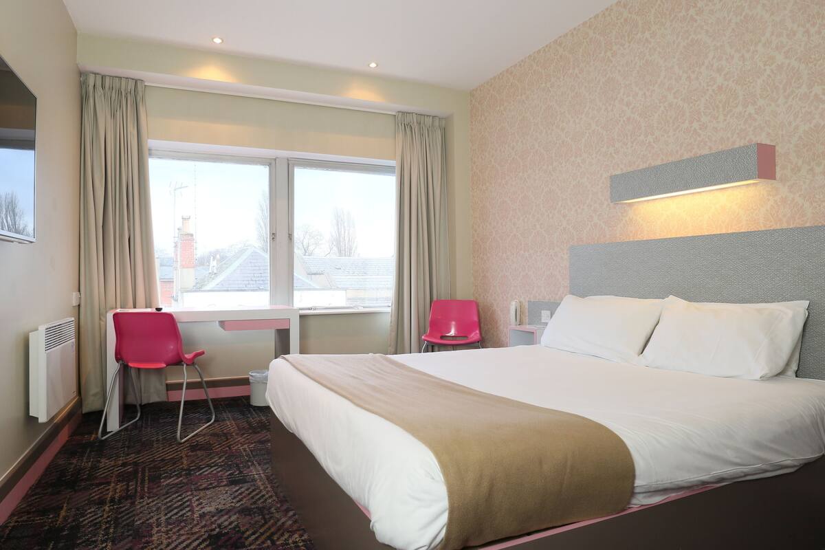 In-room safe, desk, blackout drapes, iron/ironing board (on request)