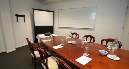 Oaks Townsville Hotel