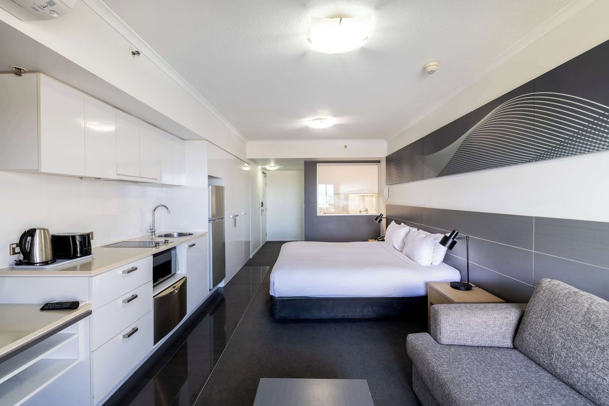 Desk, iron/ironing board, cots/infant beds, free WiFi