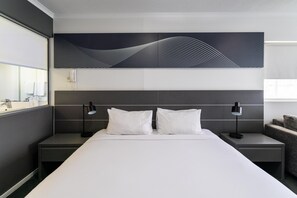 Mt Stuart Studio | Desk, iron/ironing board, cribs/infant beds, free WiFi