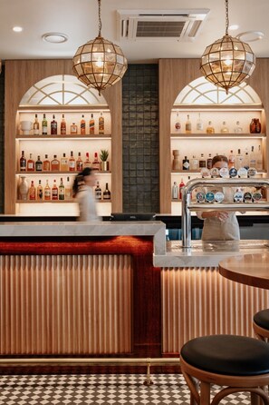 Phục vụ bữa trưa, bữa tối, món địa phương và quốc tế, nhìn ra biển 