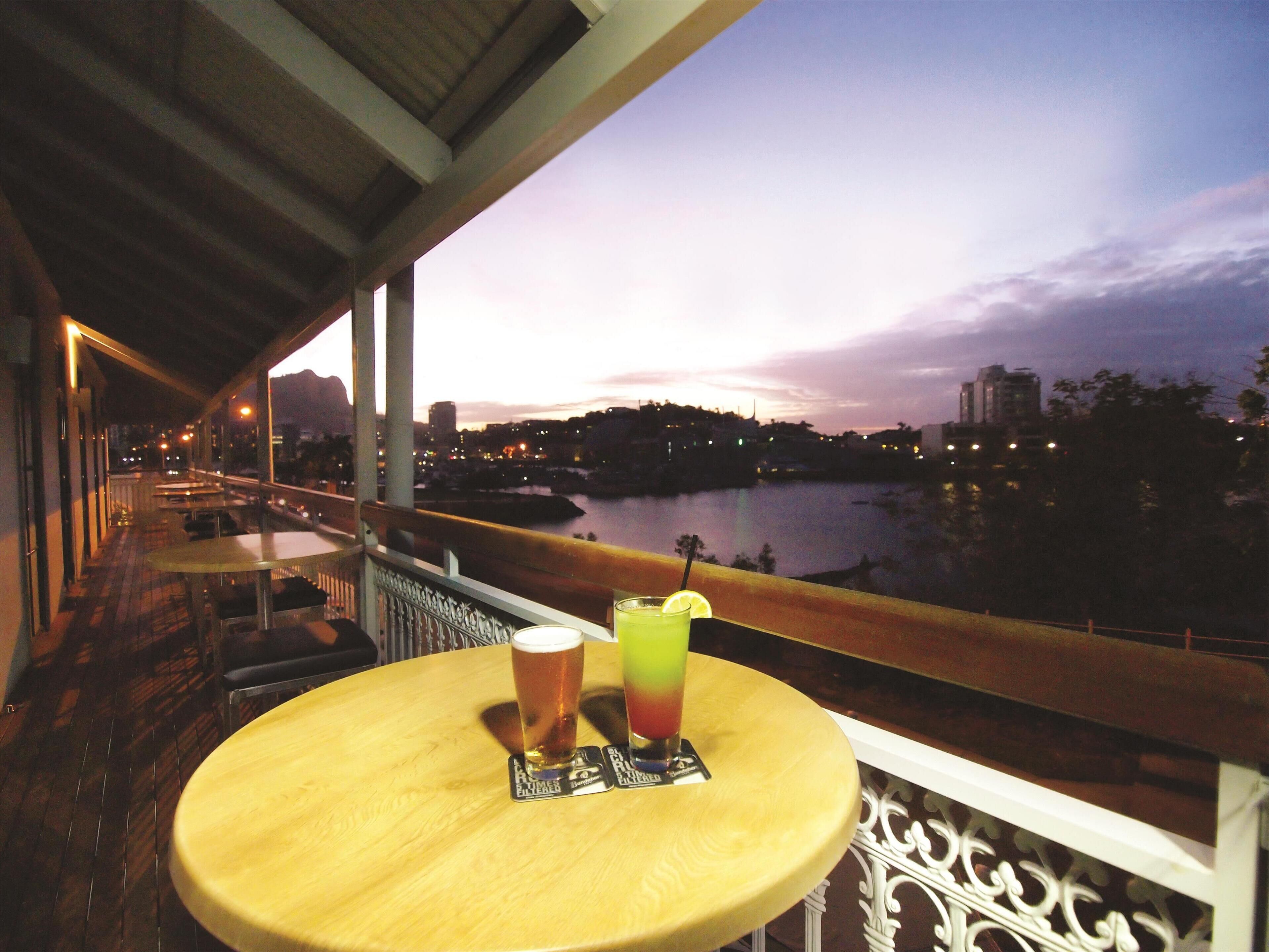 Lunch, dinner served; local and international cuisine, sea views 