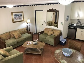 Promo Queen Suite w/ Living Room | Living area | TV, DVD player - Club Arias (Savaneta)