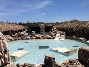 حمّام سباحة خارجي