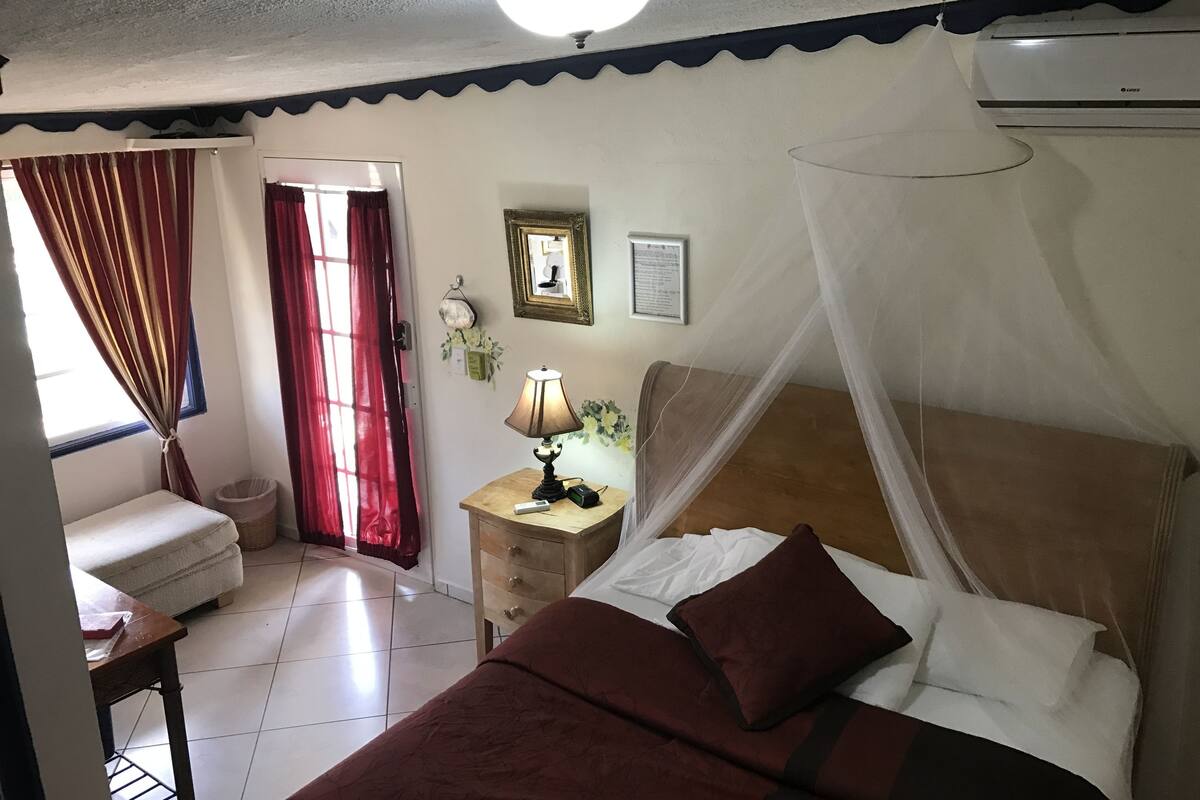 Economy Nook Room w/ 1/2 Bath Only | Egyptian cotton sheets, premium bedding, down comforters