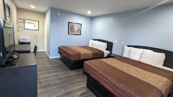 Deluxe Double Room, 2 Queen Beds, Refrigerator & Microwave, Mountain View | Free WiFi