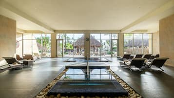 Salas de tratamiento para parejas, sauna y tina de hidromasaje