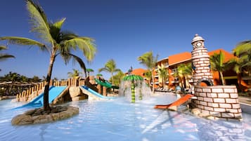 4 outdoor pools, pool umbrellas, sun loungers