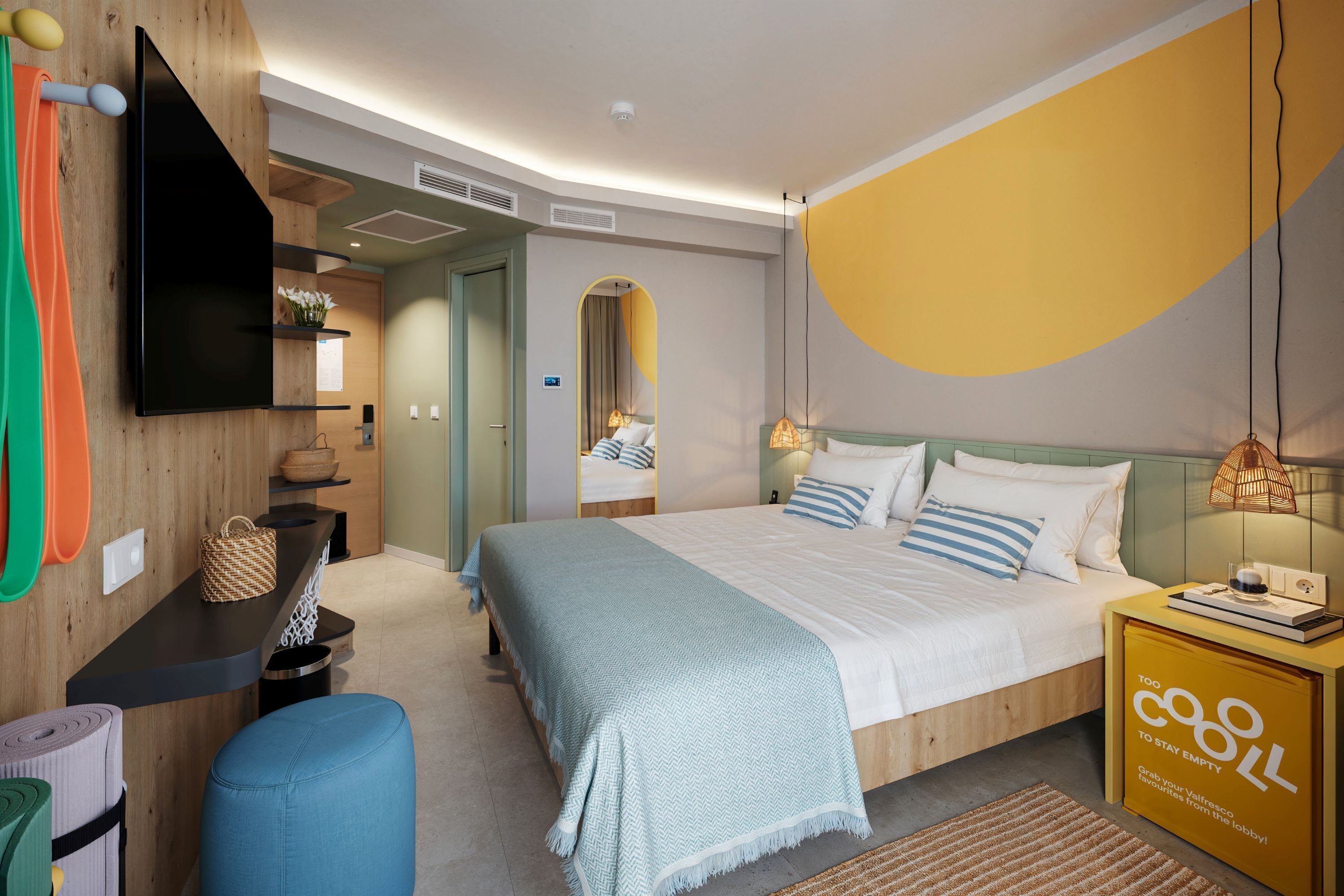 Room for 2 | 客房内保险箱、办公桌、免费 WiFi、床单