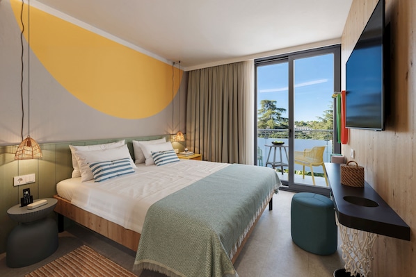 Room for 2 | Minibar, brankas, meja kerja, dan Wi-Fi gratis