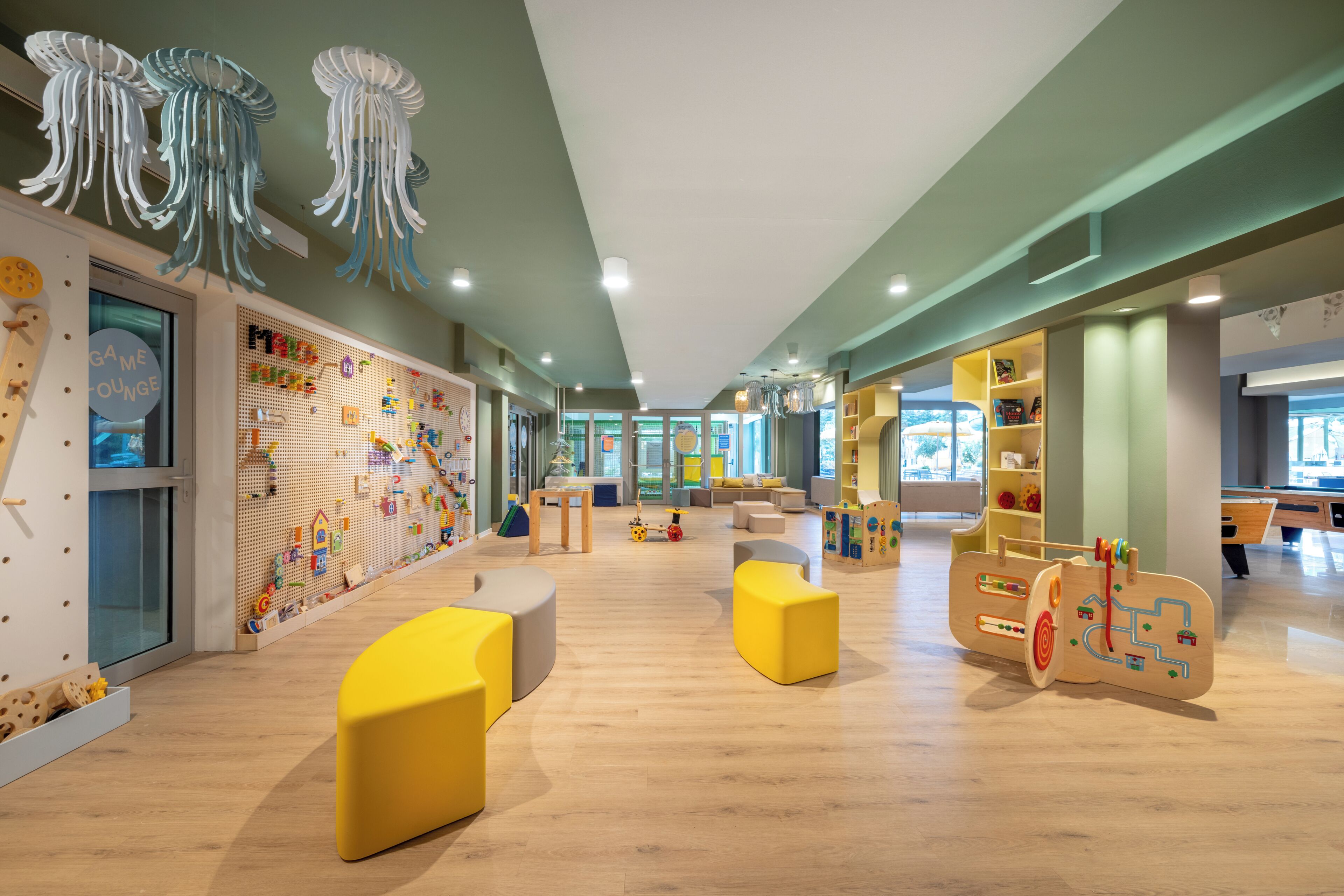 Tempat bermain anak – indoor