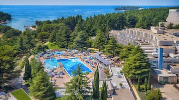 Outdoor pool, pool umbrellas, sun loungers