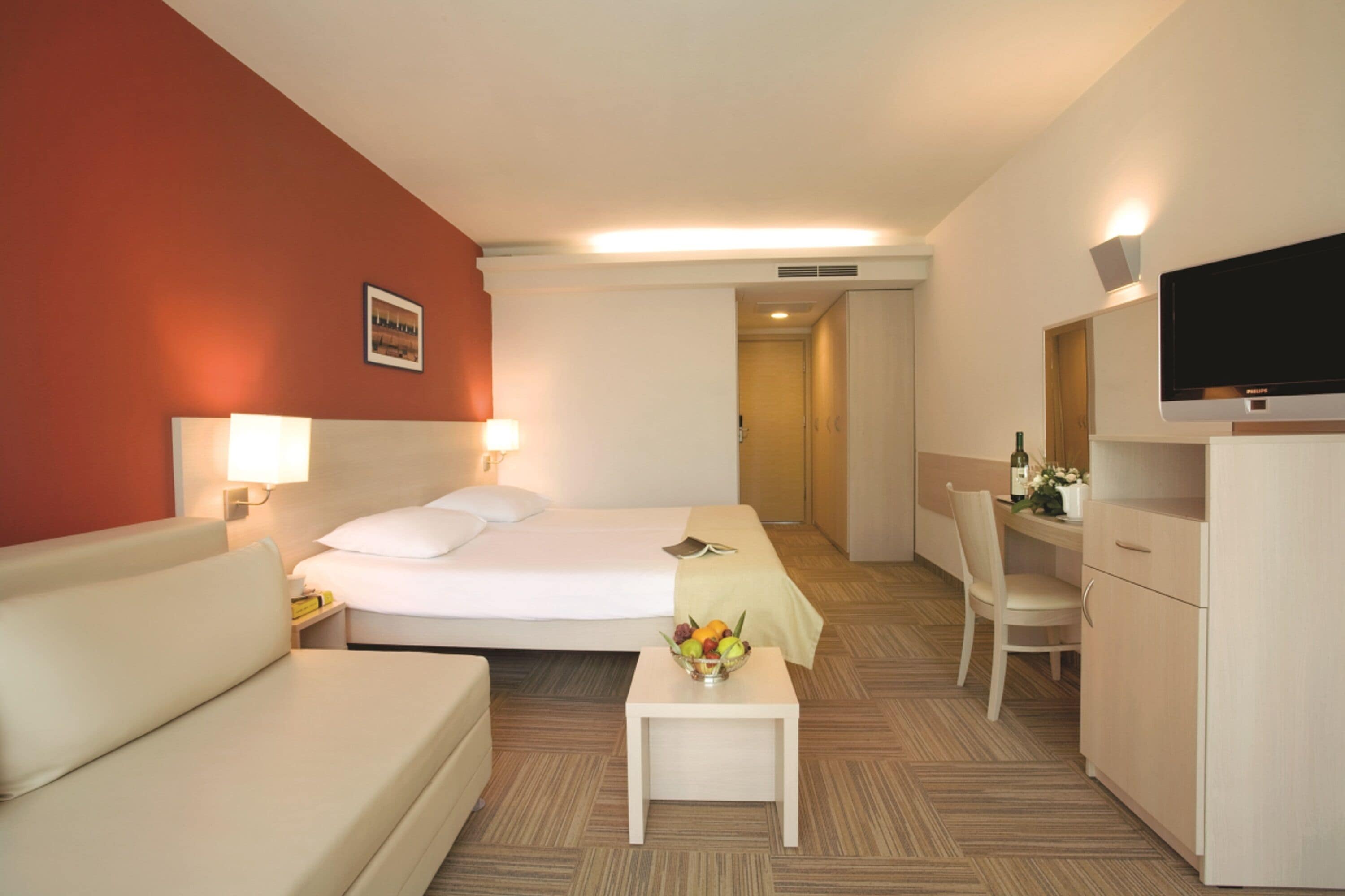 room for 2+2 | minibar, in-room safe, desk, free wifi