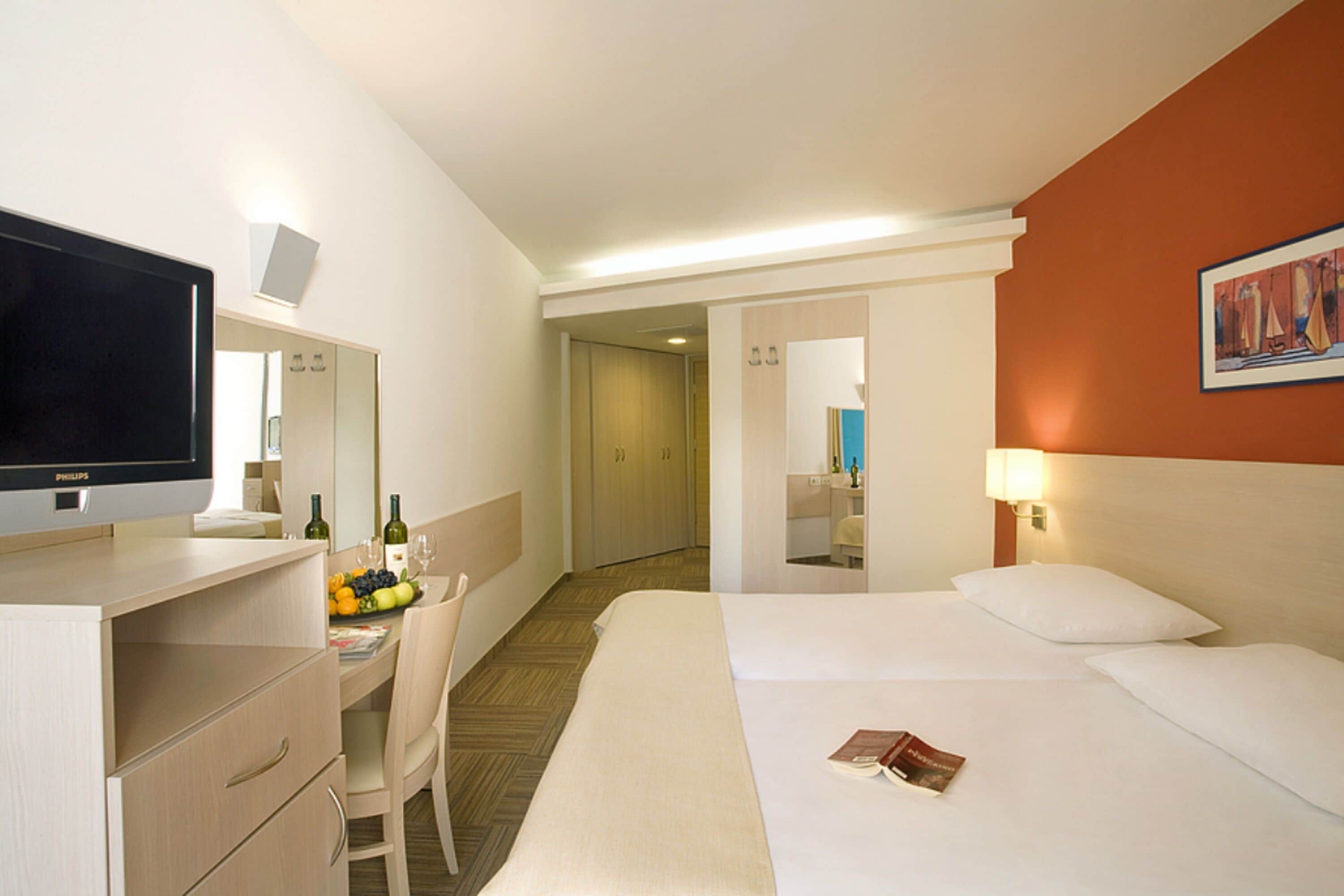 superior room for 2 | minibar, in-room safe, desk, free wifi